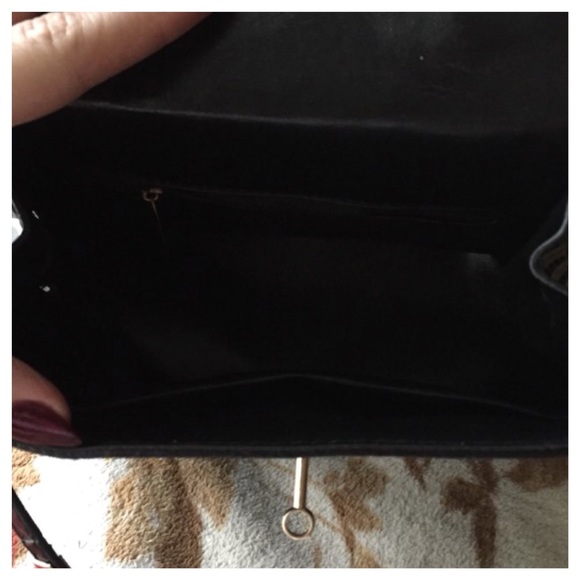 Black Crocodile Embossed Vegan Leather Handbag - Picture 6 of 6